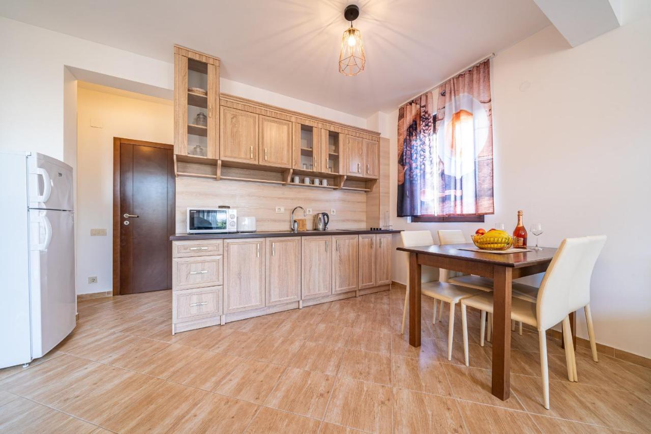 Apartments Svetlana Тиват Экстерьер фото