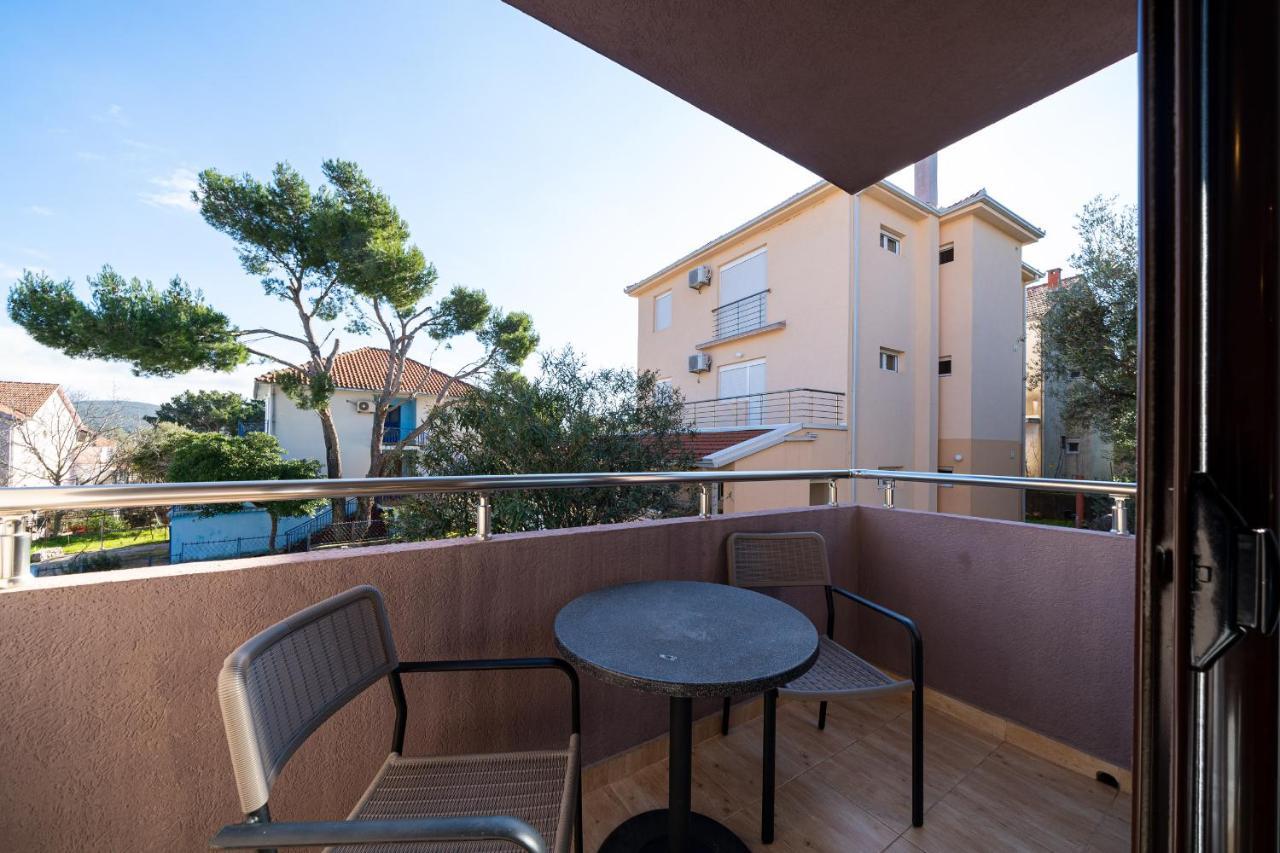Apartments Svetlana Тиват Экстерьер фото